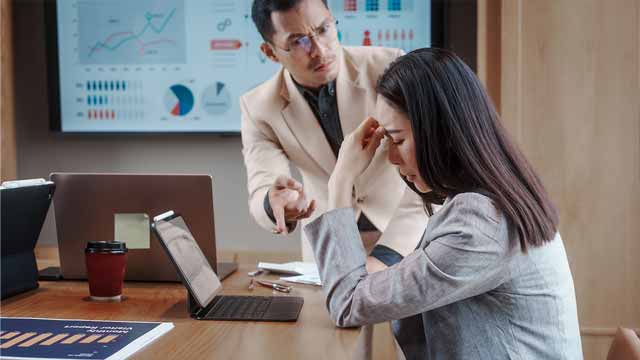 Assédio no trabalho: como identificar, provar e buscar indenização
